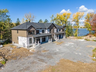 Maison de ville en construction _ O'Sun sur la rive