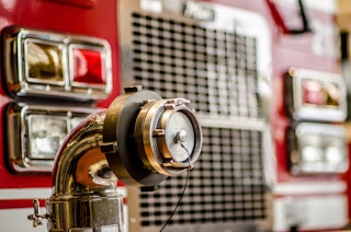 COMM 2015 Securite incendie Caserne 1 camion equipement citerne garage 41