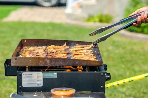 COMM 2019 CR Deny Cardinal Fete des voisins grillades de Valleyfield