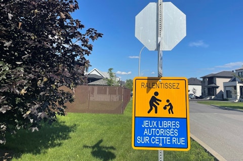 COMM 2021 Enfants rue La Baie Dans ma rue on joue craie 2