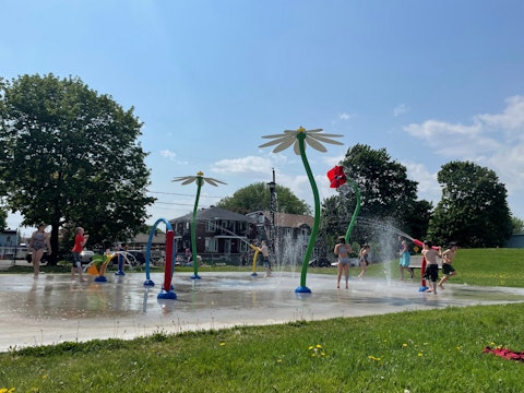 COMM 2022 Jeu deau Parc Leduc enfants