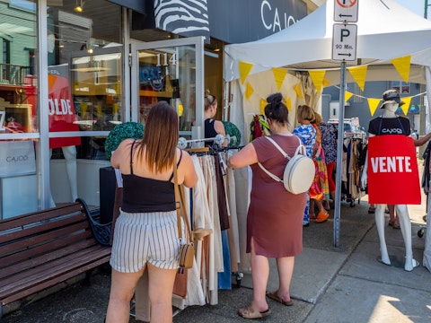 COMM 2023 Deny Cardinal Vente trottoir Bellerive 12