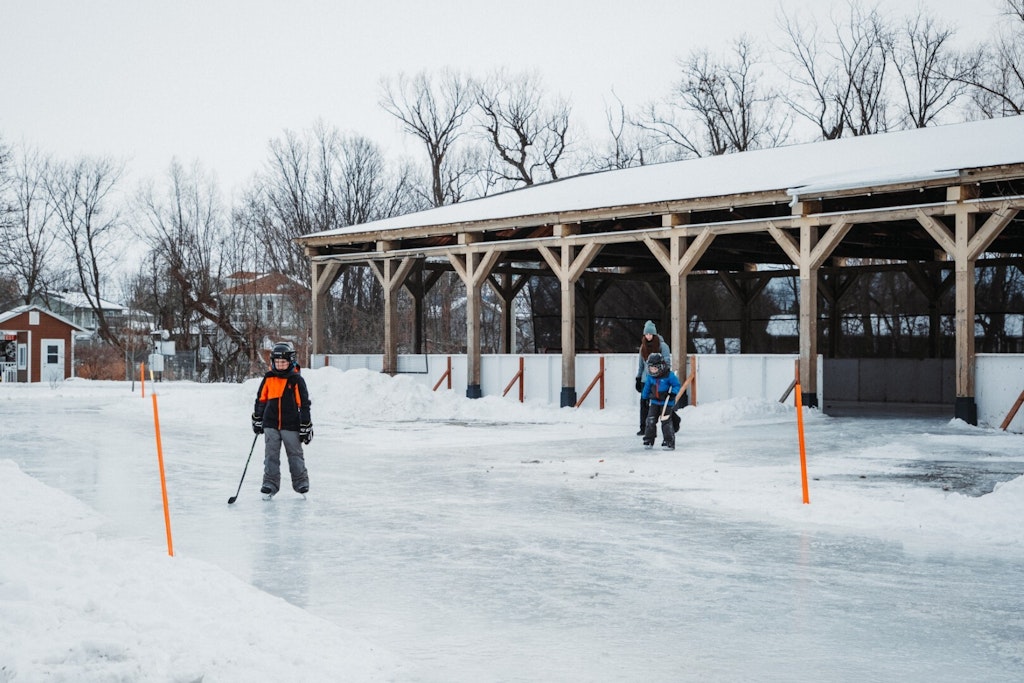 COMM 2025 CR Zerohuit Activites hivernales Parc des Iles patinoire 12